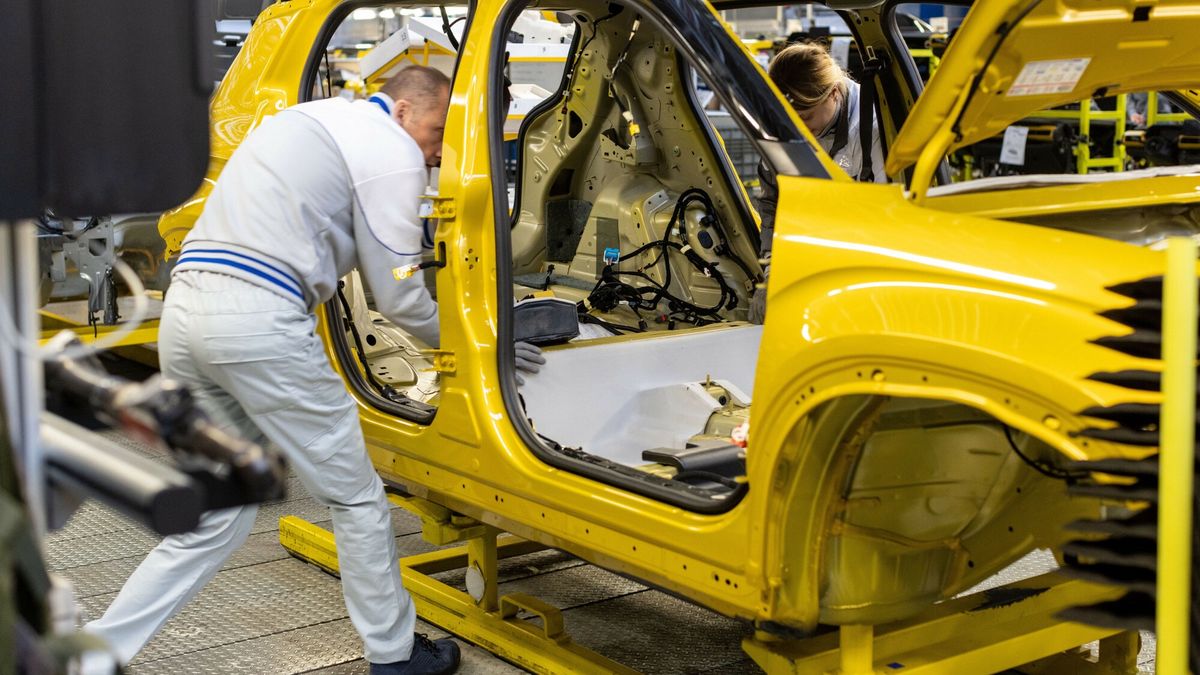 Jeep Avenger na linii montażowej w fabryce Stellantisa w Tychach