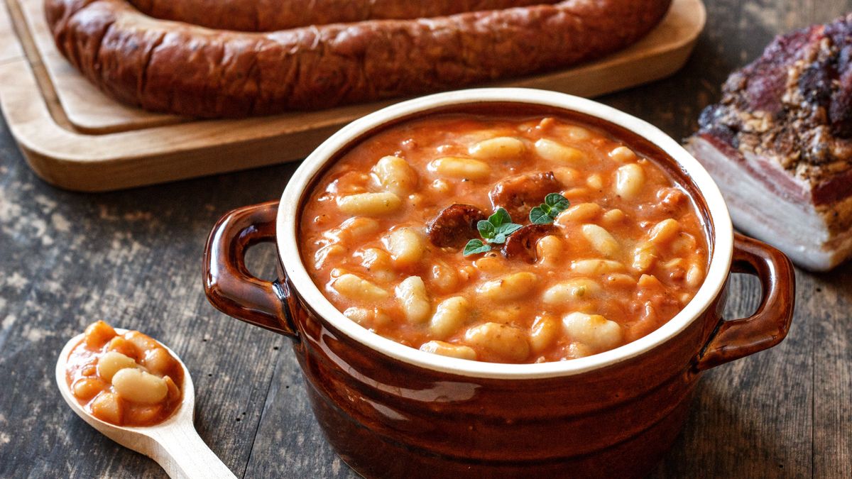 Fasolka po bretońsku jest pyszna, ale ciężkostrawna. 