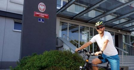 Rybnik: policjant na rowerze dogonił i zatrzymał porsche. Tak skutecznie działa grupa Speed