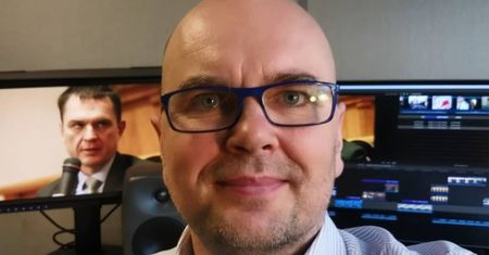 27 lat pracował w TVN, teraz odchodzi. "Masa mrocznych historii"