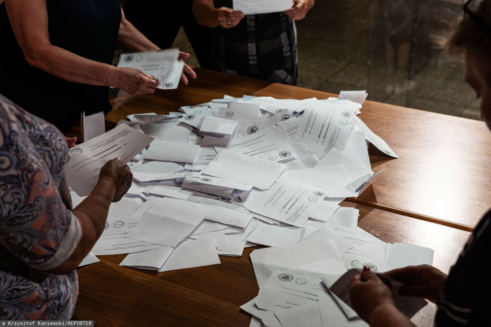 Wybory prezydenckie 2025 - liczenie g?os�w
01.06.2025 Wroclaw Wybory prezydenckie 2025 - liczenie g?osow  fot.Krzysztof Kaniewski/REPORTER
Krzysztof Kaniewski/REPORTER