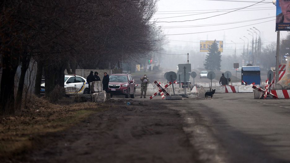 Russia-Ukraine tension
MARIUPOL, UKRAINE - FEBRUARY 11: Ukrainian army members at a check point inspect and check vehicles entering and leaving the city, in Mariupol in the Donbas region, Ukraine on February 12, 2022. Ukrainian army continue to control the roads leading to the city of Donetsk, currently controlled by pro-Russian separatists, in the city of Mariupol. Ali Atmaca / Anadolu Agency/ABACAPRESS.COM 
Dostawca: PAP/Abaca
AA/ABACA
army, check, checkpost, Control, Donbas, Donestk