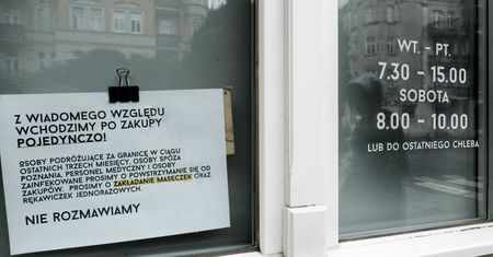 Koronawirus. Kartka na szybie piekarni w Poznaniu oburzyła Izbę Lekarską