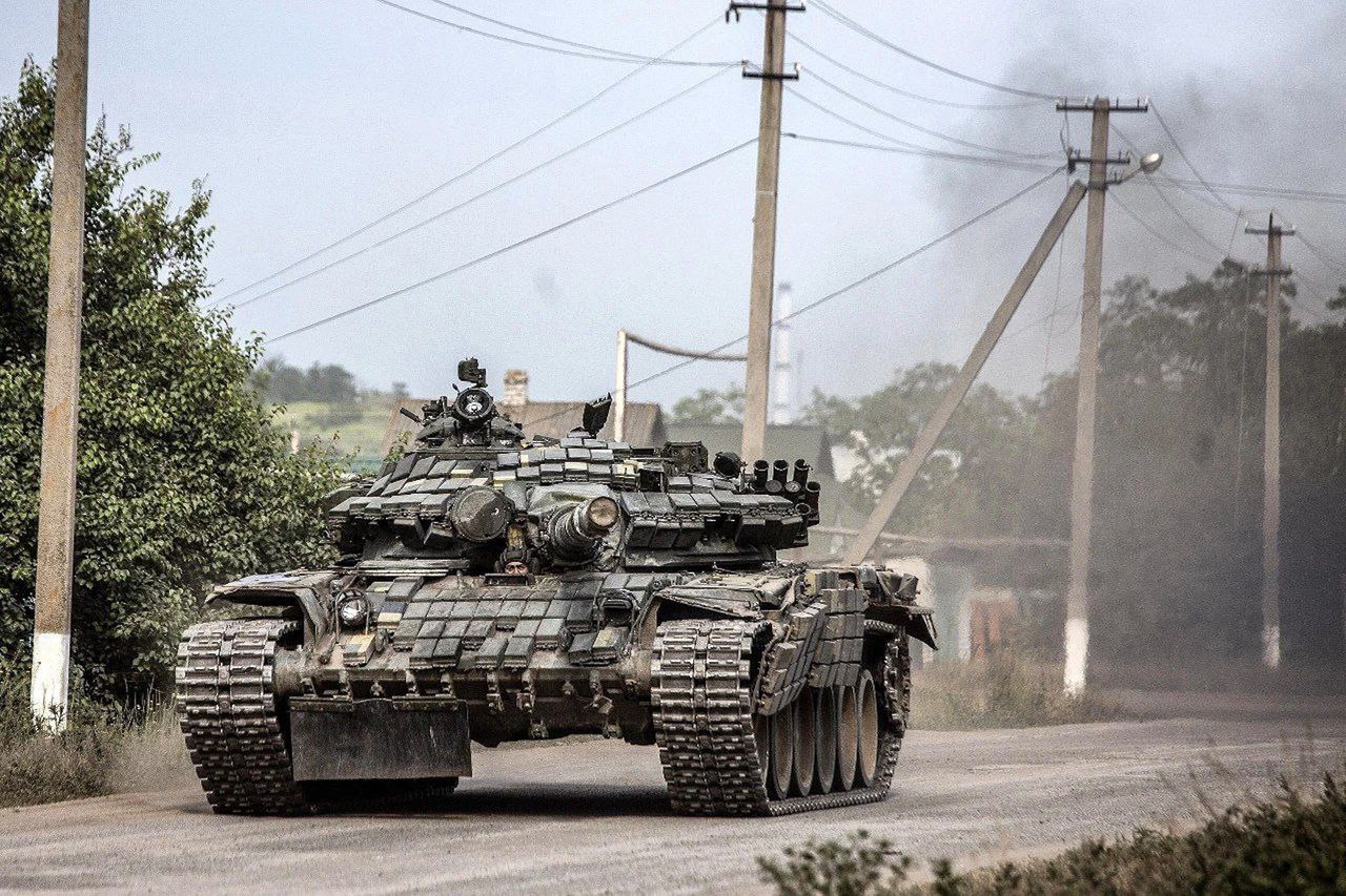 Ukraiński czołg T-72AW - zdjęcie ilustracyjne