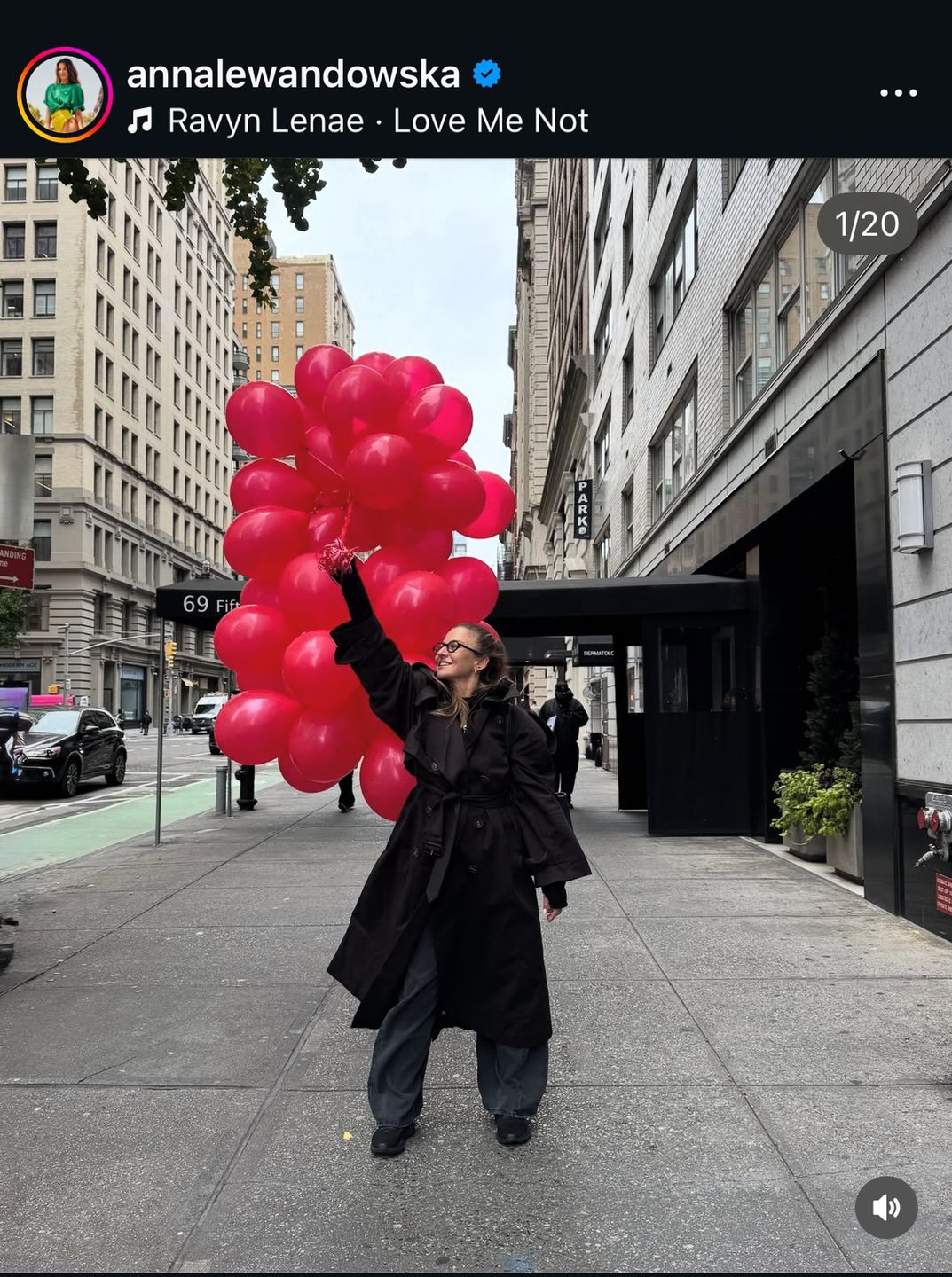 Lewandowska w najmodniejszym płaszczu na jesień 