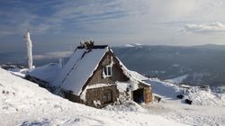 Ludzie żyją tam długie lata. 97-latka sama rąbie drewno na opał