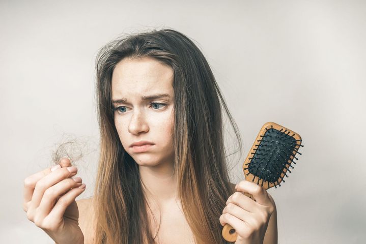 Krzem jako pierwiastek śladowy, bierze udział w wielu procesach zachodzących w naszym organizmie. Zapotrzebowanie na ten pierwiastek w przypadku osób dorosłych wynosi 20-30 miligramów dziennie. Niedobór krzemu może powodować u pacjentów wypadanie włosów.