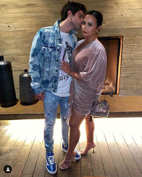 Świeżo zaręczona Demi Lovato na kolacji z narzeczonym