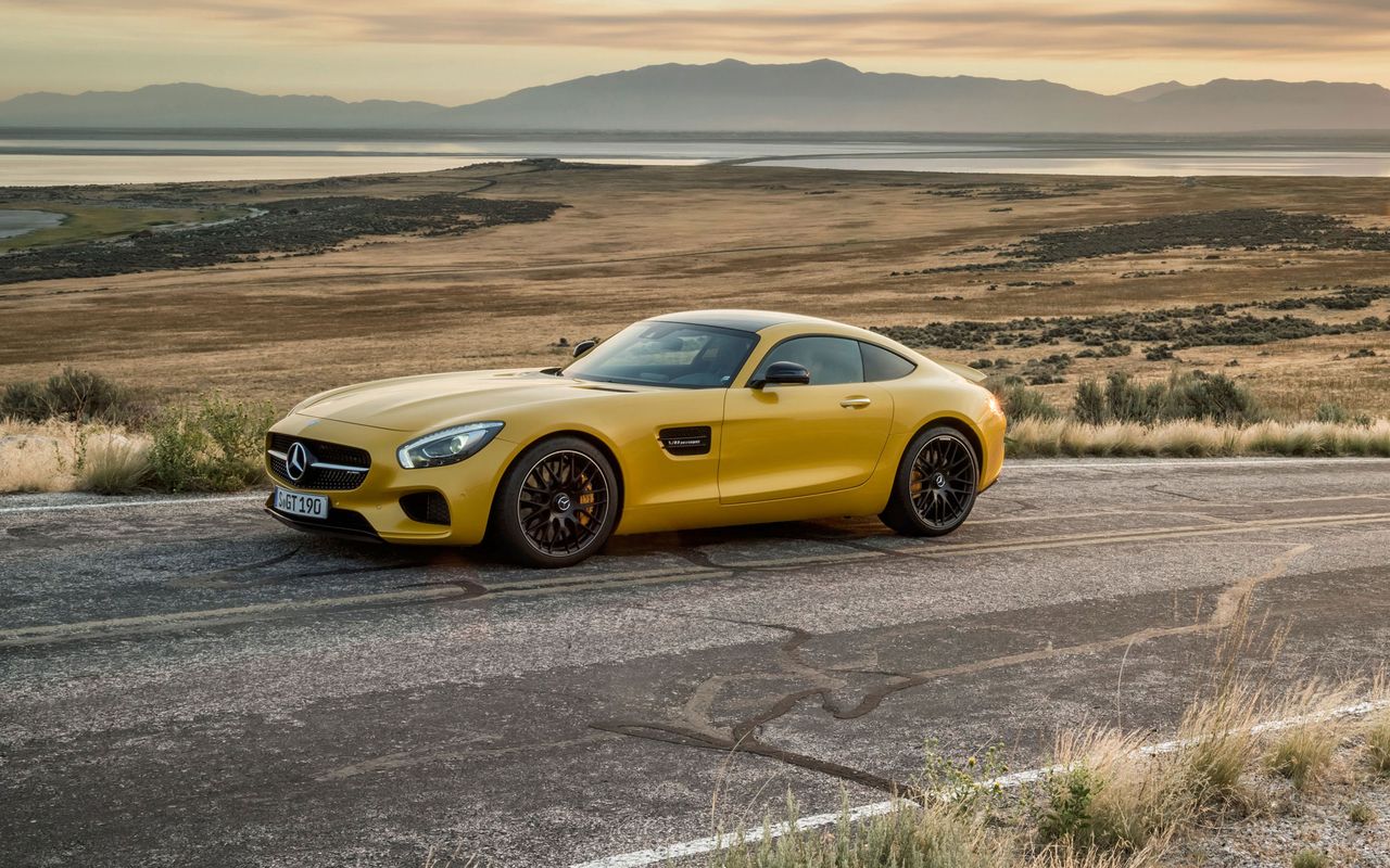 Mercedes-AMG GT S - 0-100 km/h: 3,8 s