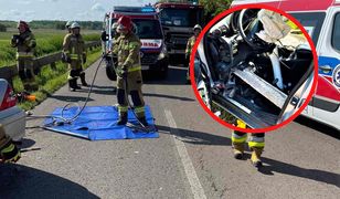 Wypadek. Betonowe bariery "wbiły się" w samochód. Dziecko zabrał LPR