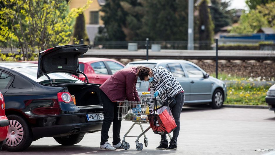 Biedronka zakupy sklep wózek na zakupy