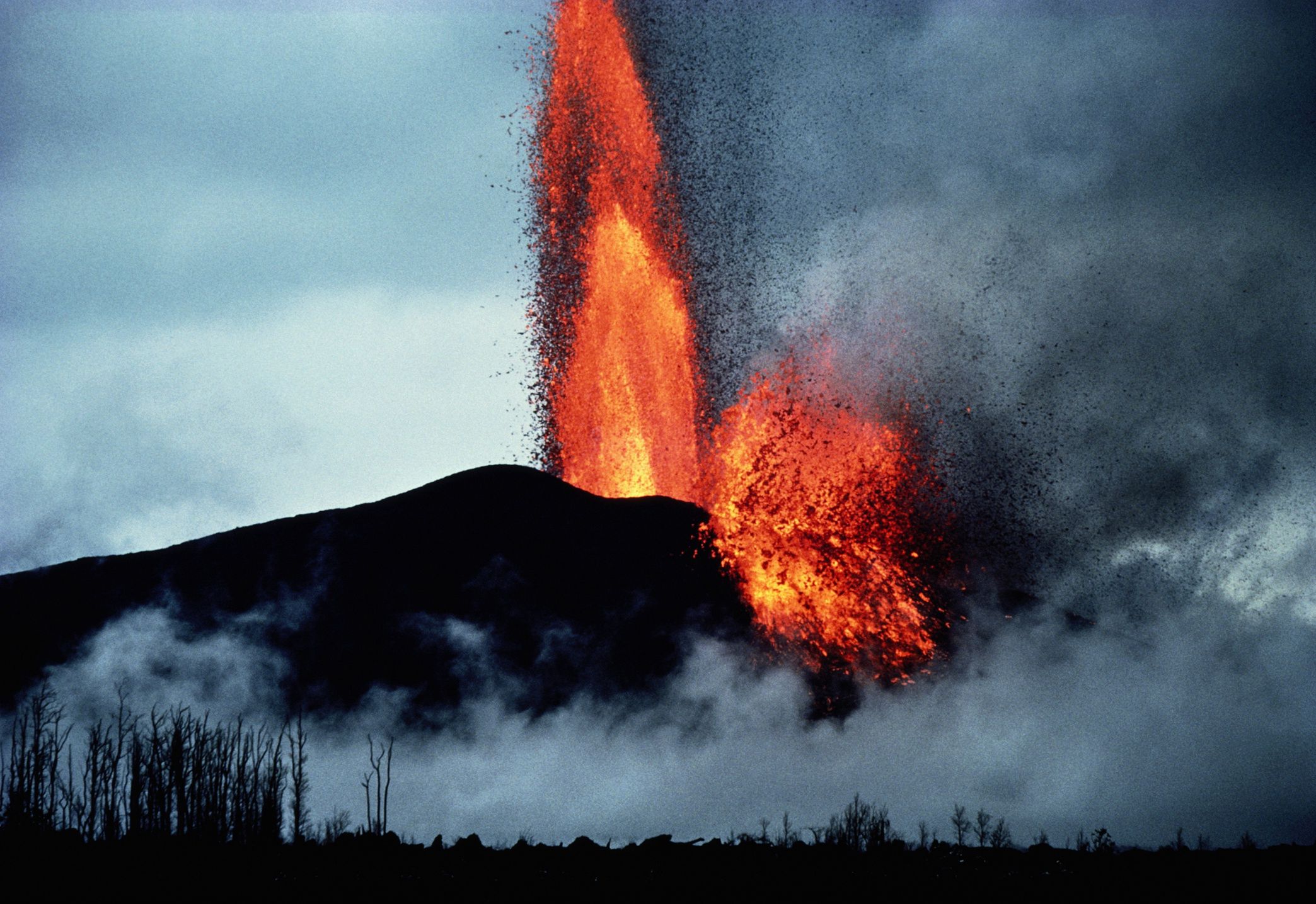 Erupcja hawajskiego wulkanu wyglada imponująco 