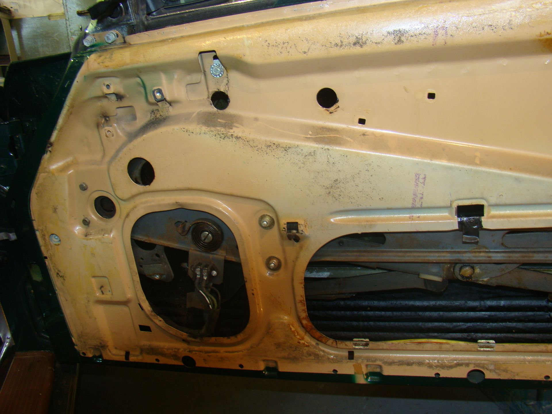 Mercedes 450 SL (R107) - rozbrajanie drzwi 12