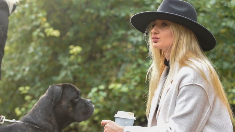 Robert Kochanek i Kinga Zapadka na spacerze z psem