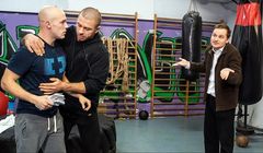 Nowy serial „Kochane pieniądze” i kontynuacje „Policjantek i policjantów”, „Świętego” i „Sprawiedliwych” od 1 marca w TV4