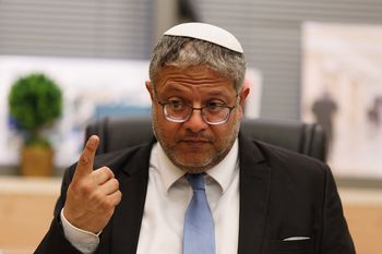 Bójka w samolocie. Izrael zapowiada działania militarne