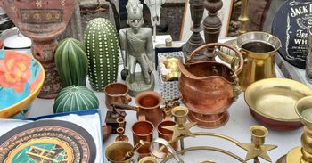 Ostrowiec Świętokrzyski: Porcelana, obrazy i antyki. Na pchlim targu można kupić prawdziwe cuda