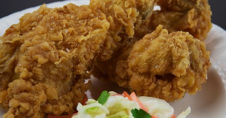 Kurczak smażony ze skórą i panierką (KFC)