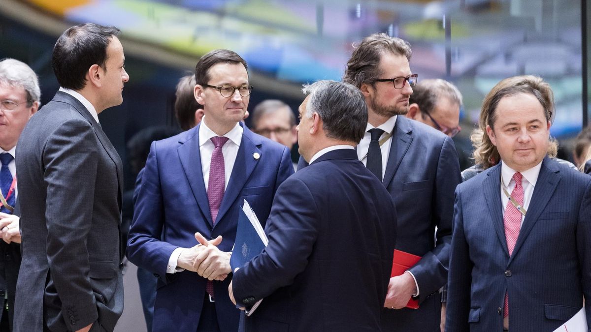 Kraje, które wyłamią się z obowiązku przyjęcia uchodźców mogą stracić koło 12 mld euro. Twierdzi dziennik "Frankfurter Allgemeine Sonntagszeitung".