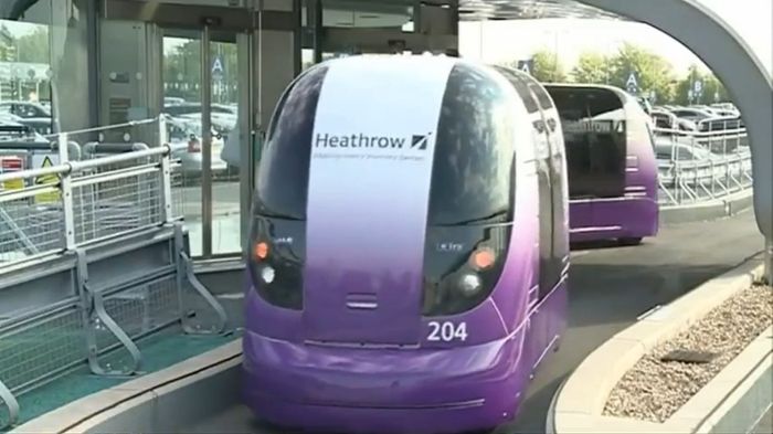 Automatyczne kapsuły do transportu pasażerów ruszają na Heathrow [wideo]