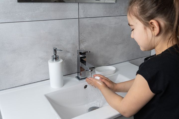 Mycie rąk przed jedzeniem to jeden z podstawowych nawyków