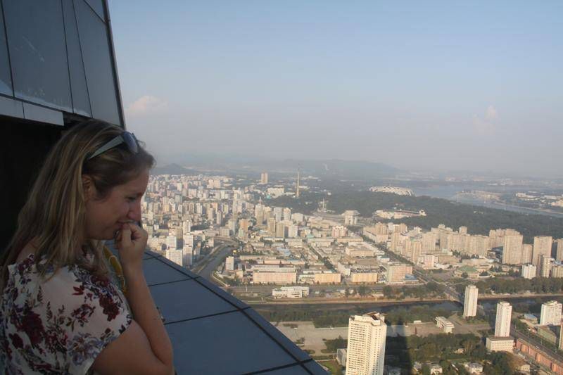 Widoku na Pjongjang nie przesłaniają żadne inne, wysokie budynki (Fot. NKNews.org)