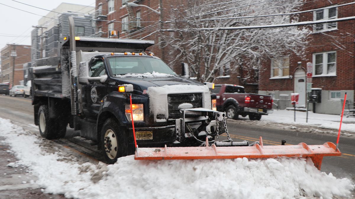 NEW YORK, USA - JANUARY 7: Snowplow clears streets after the first snowfall in New York, United States on January 7, 2022. New York and New Jersey experience the first snow of the year as snow accumulated up to 10 centimeters in New York and 20 centimeters in New Jersey. Some schools in New York also closed. (Photo by Islam Dogru/Anadolu Agency via Getty Images)