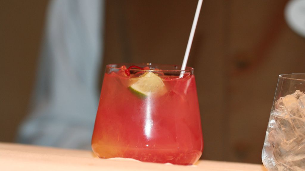 Sok żurawinowo-morelowy w butelce