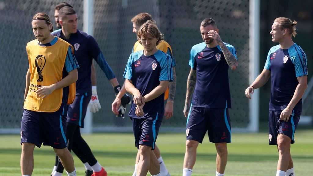 Getty Images / Goran Stanzl / Na zdjęciu: trening reprezentacji Chorwacji. W środku: Luka Modrić