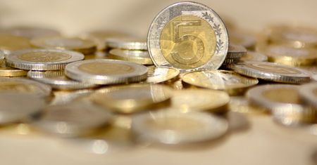 Ciekawe ruchy na złotym w poniedziałek rano