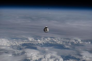 Crew Dragon Crew-13 doleciał na ISS w 7 godzin i 55 minut. Nowy rekord NASA