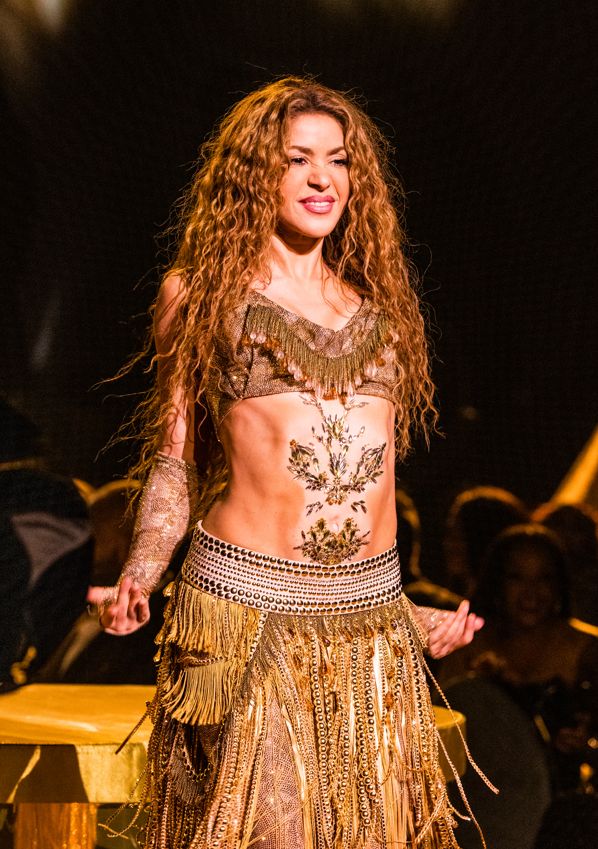 Shakira ma kilka trików na płaski brzuch