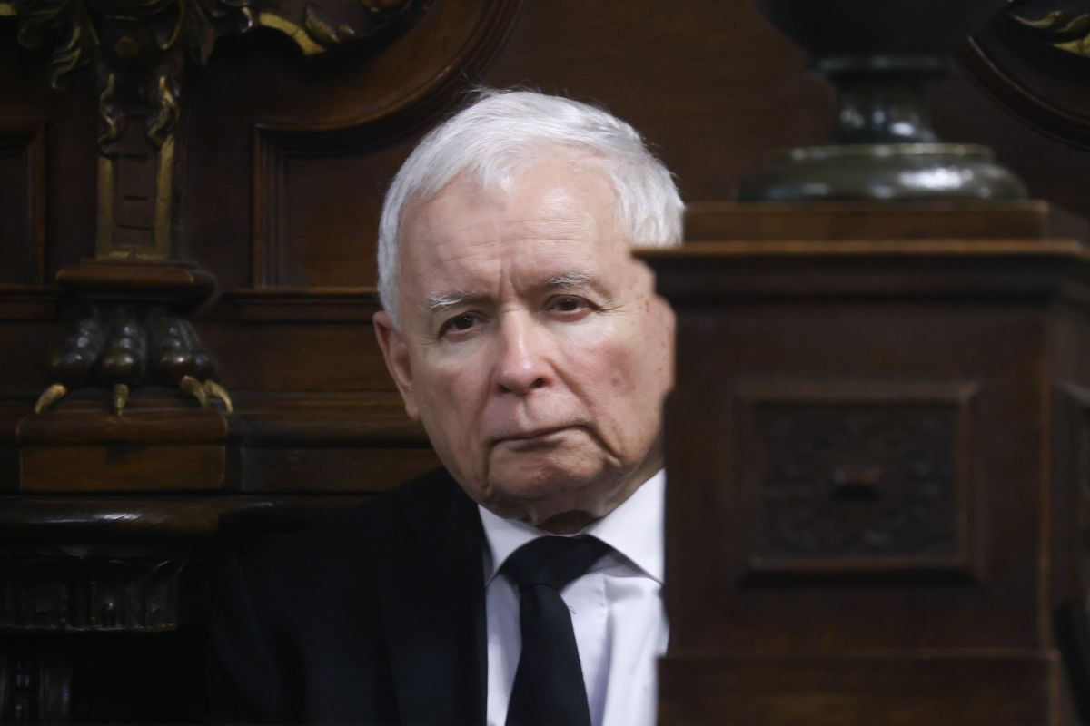 PiS z przewagą nad KO. Najnowszy sondaż dla Wirtualnej Polski Fot. Beata Zawrzel/NurPhoto via Getty Images)