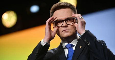 Najnowszy sondaż. Hołownia doścignie Zjednoczoną Prawicę? Rożnica topnieje