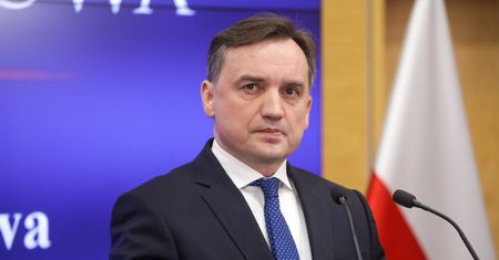 “Znów próbują zabetonować państwo”. Alarmuje ws. inicjatywy Ziobry