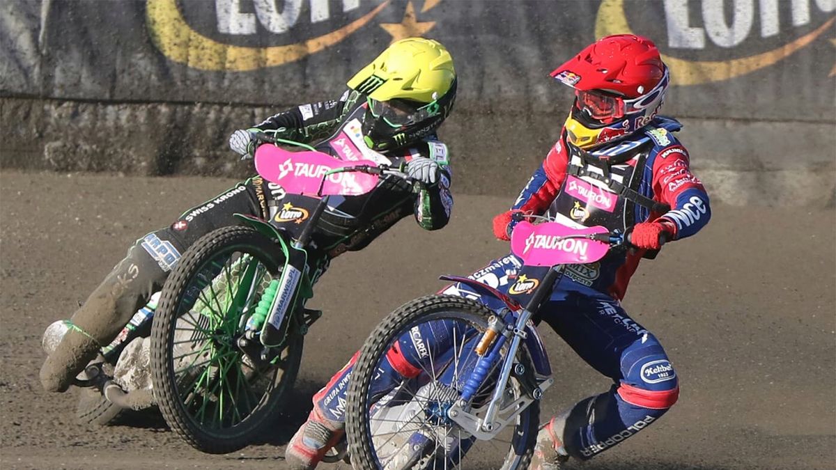 WP SportoweFakty / Michał Szmyd / Na zdjęciu: Piotr Pawlicki (kask czerwony) i Patryk Dudek (kask żółty)