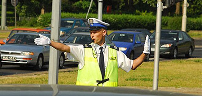 Mało funkcjonariuszy, małe zarobki? W jakiej formie jest polska policja?