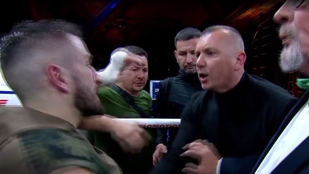 Mariusz Grabowski wyrywa pas Artjomsowi Ramlavsowi (screen TVP Sport)