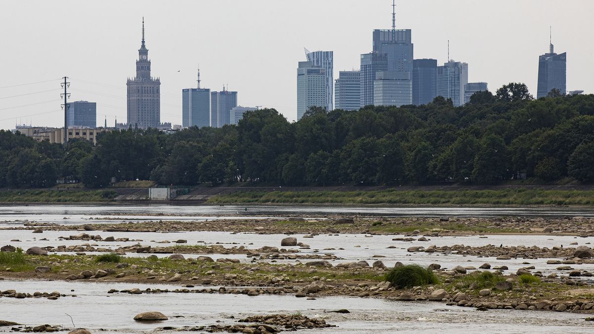 Bardzo niski stan Wisly w Warszawie
26.07.2022. Warszawa. Bardzo niski stan Wisly. Widok na rzeke w rejonie Mostu Gdanskiego i Mostu Poniatowskiego.,Image: 709916054, License: Rights-managed, Restrictions: , Model Release: no, Credit line: Jacek Szydlowski / Forum
Jacek Szydlowski / Forum
Wisla, stan, niski, Bardzo, susza, hydrologia, Warszawa, widok, Plycizny, klimat, sucho, ilustracja, wysychanie, pogoda, zmiany klimatyczne
