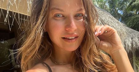Z Kataru prosto na rajskie wakacje. Anna Lewandowska wypina się pod palmami