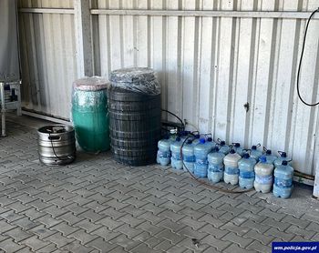 Nielegalna destylarnia rozbita. Policja zabezpieczyła zacier