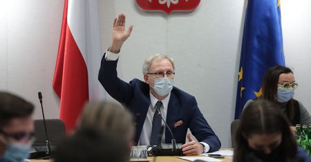 Emocje w Sejmie. Komisja przyjęła projekt o weryfikacji covidowej