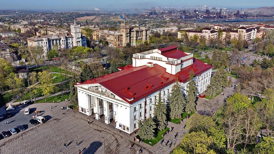 Teatr Dramatyczny w Mariupolu przed zbombardowaniem przez Rosjan