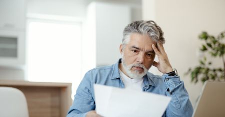 Cios w emerytów. Zaczęło się. Tyle zabiorą polskim seniorom