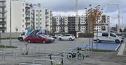 Warszawa: Dlaczego rodzice nie mogą wjechać na szkolny parking?