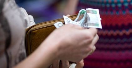 Polak nie żąda wiele. Byleby mieć pieniądze na niezbędne wydatki