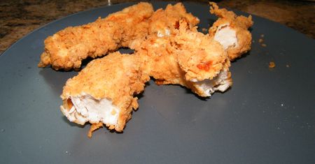 Smażona pierś z kurczaka ze skórą w panierce (KFC)