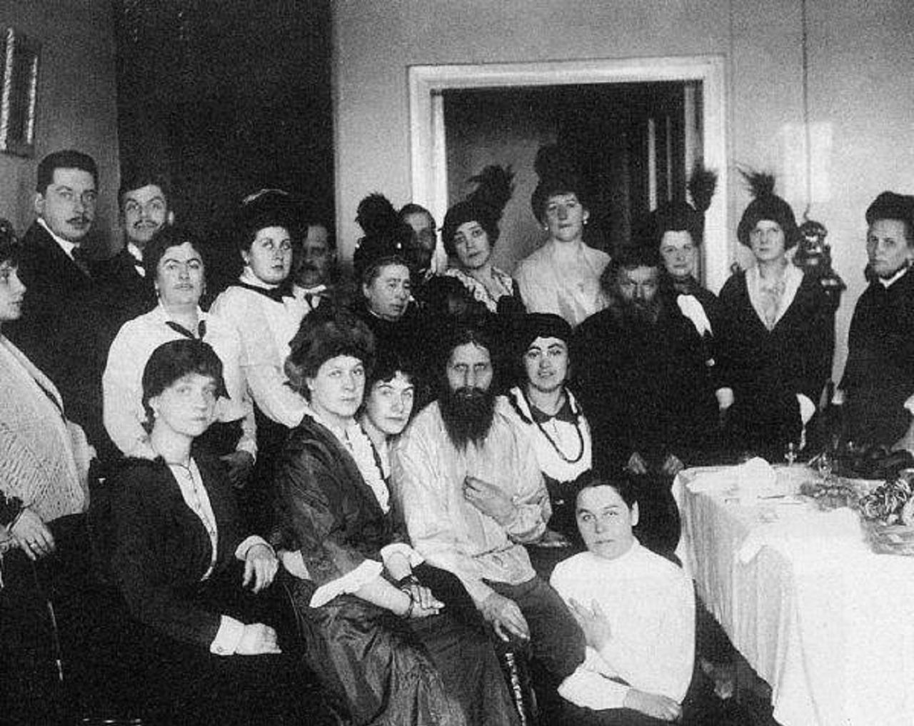 Zawrotna kariera Rasputina - od "leczenia" hemofilii do doradcy cesarzowej