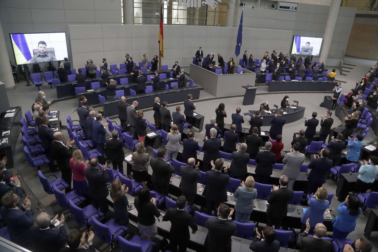 Niemieckie media: to hańba jak Bundestag potraktował Zełenskiego