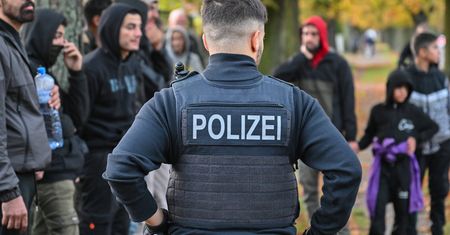 Imigranci grają z Niemcami w kotka i myszkę. Kto się schowa, ten zostaje